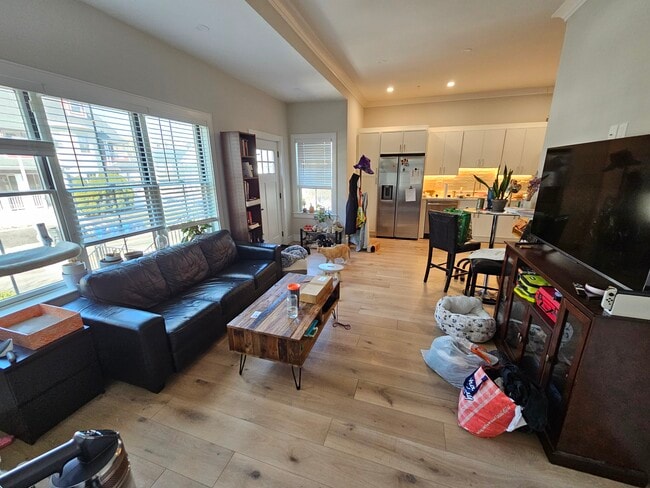 Building Photo - 15 Everett St Unit 1 Rental
