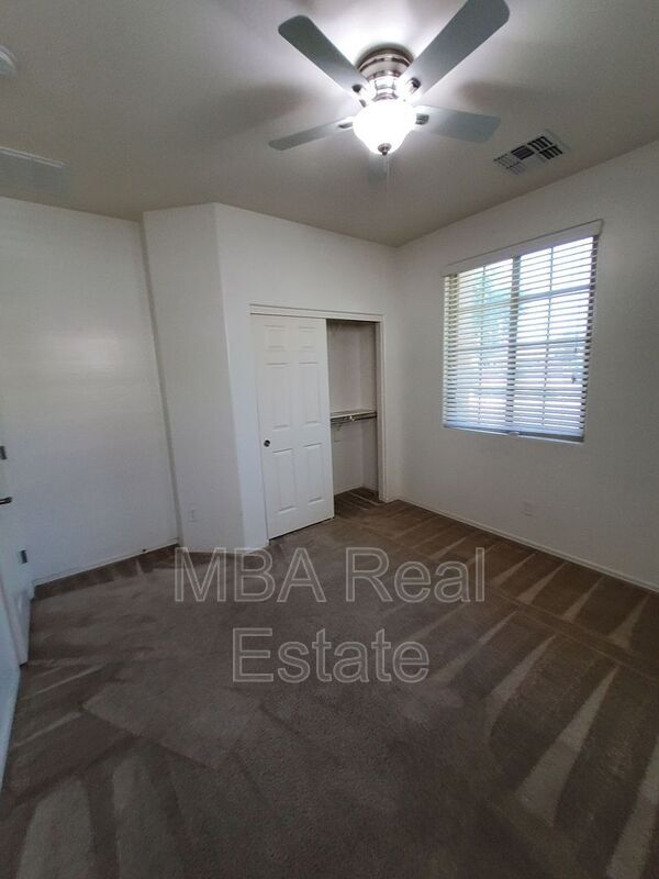 Photo - 3031 E Regina St