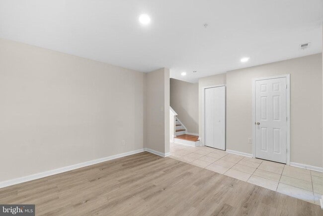 Photo - 111 Cavenrock Ct