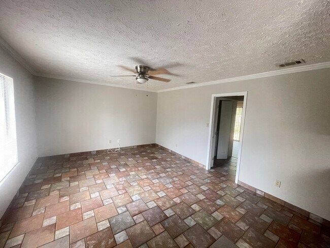 Photo - 2219 Paloma St