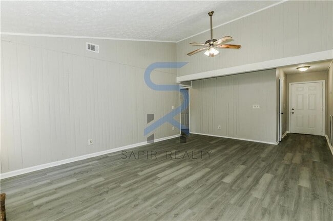 Photo - 5694 Phillips Dr