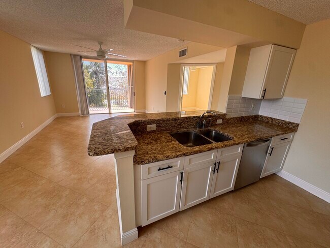 Photo - 1000 Scotia Dr Unit 302