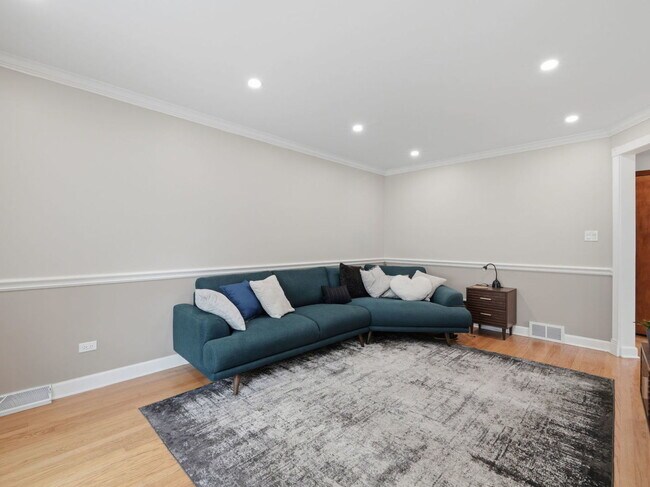 Photo - 5023 N Natoma Ave