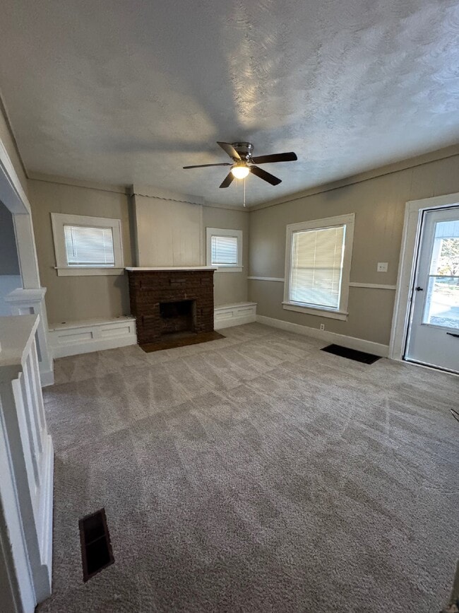 Photo - "Charming 3-Bedroom Home in Wichita - Perfect Blend of Comfort & Space!"