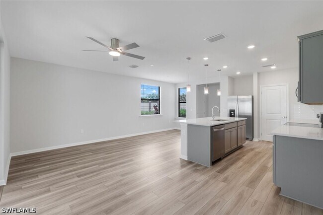 27907 Radiant Ct