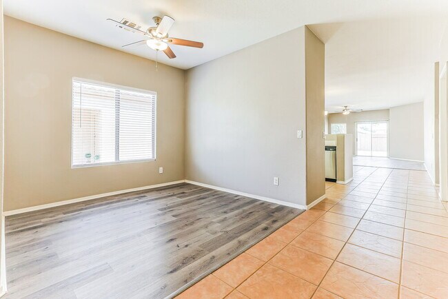 Photo - 30225 N Royal Oak Way