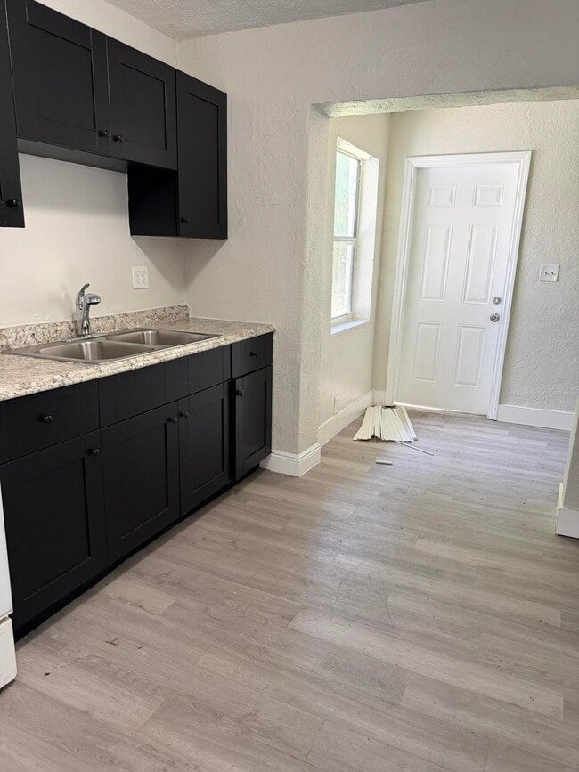 Photo - 2850 NW 14th St