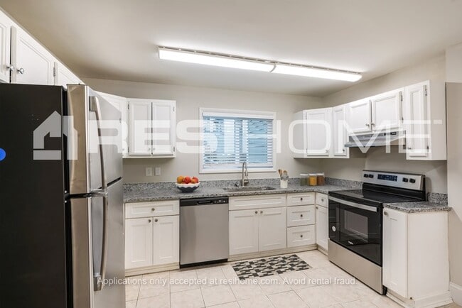 Photo - 428 Raintree Dr