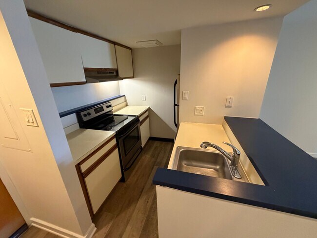 Photo - Bank Street Court Unit 403