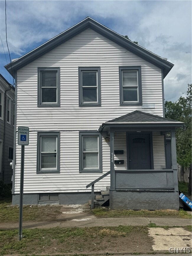Building Photo - 724 Warren St