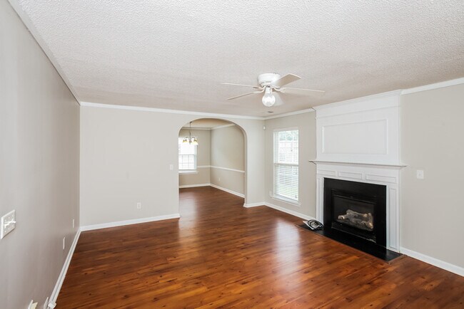 Photo - 208 Whixley Ln