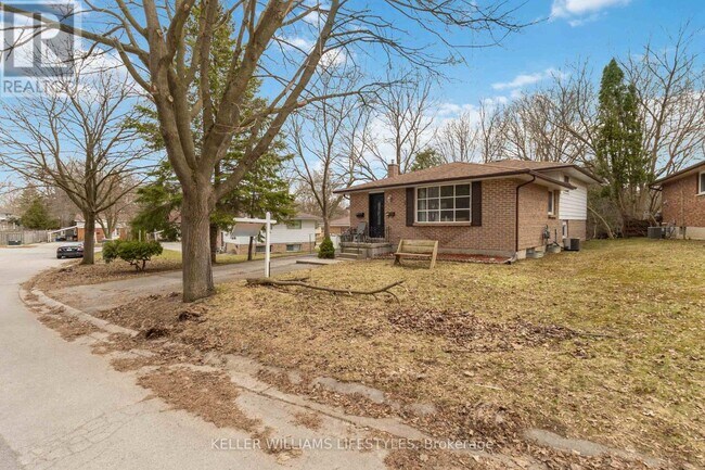 Photo - 156 Paperbirch Crescent