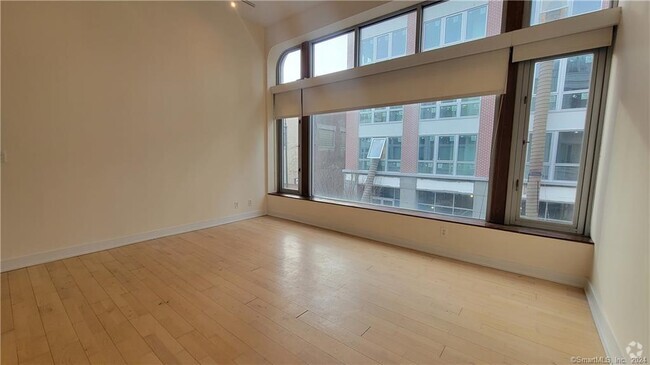 Building Photo - 804 Chapel St Unit 202 Rental