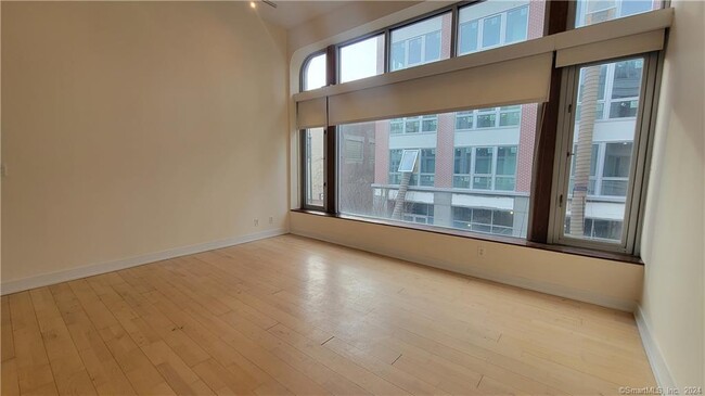 Building Photo - 804 Chapel St Unit 202 Rental