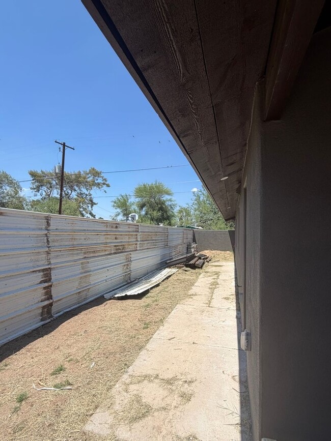 Photo - 3 Bedroom 2 Bath by Reid Park !