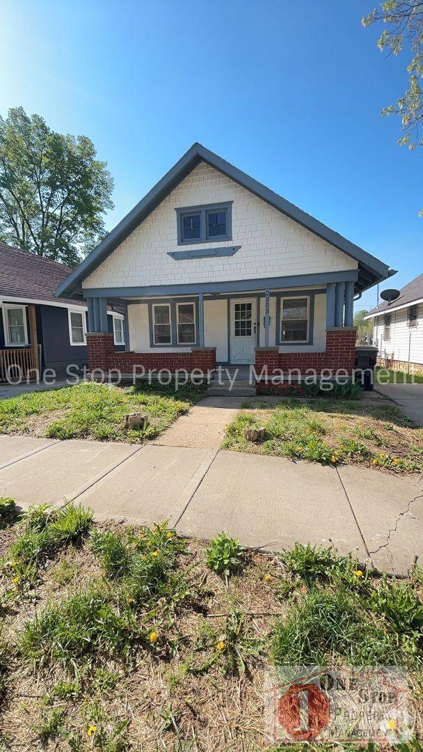 Building Photo - 2 Bedroom 1 Bathroom home in Kansas City!