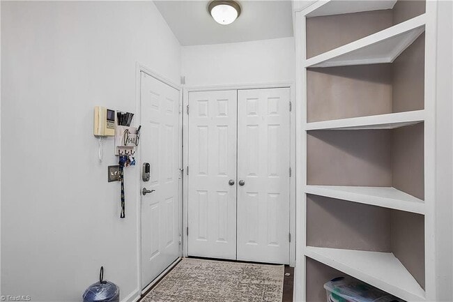 Photo - 131 Rivertree Ln