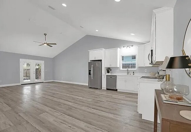 Photo - 104 Oleander Cir