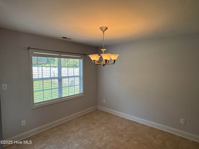 Photo - 202 Two Oaks Ct