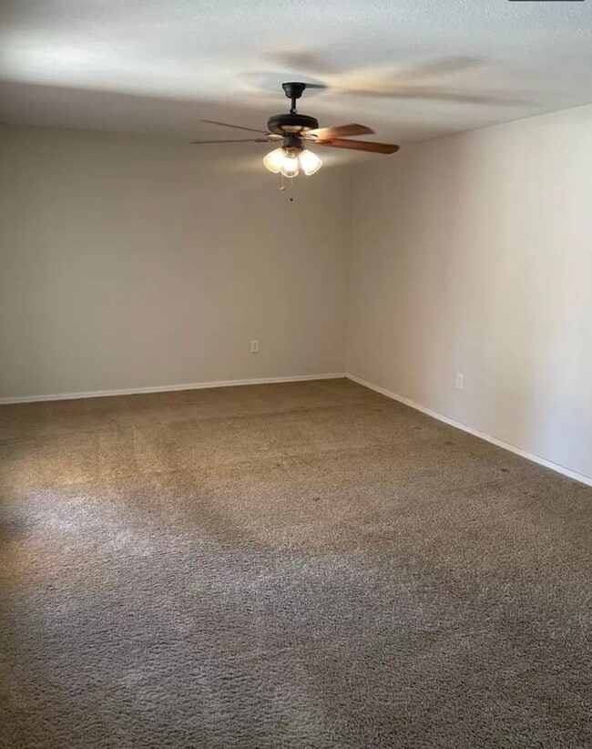 Building Photo - 4015 E Friess Dr