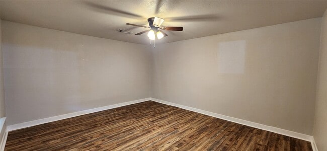 Photo - 1165 Lake St