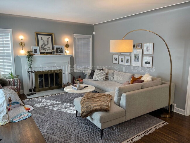 Building Photo - 4119 N Sheridan Ave