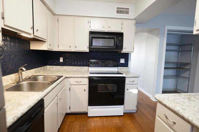 Photo - 101 W Second St