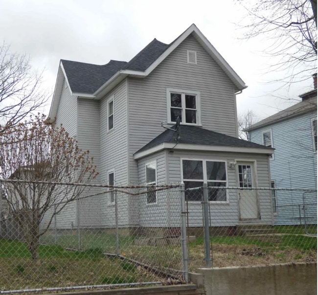 Building Photo - 2219 S Elm St