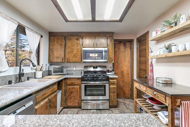 Photo - 729 Rhine Rd