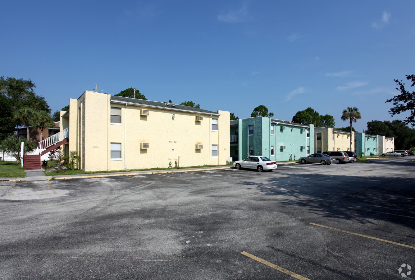 Stone Mill Run - Henley Park Apartments