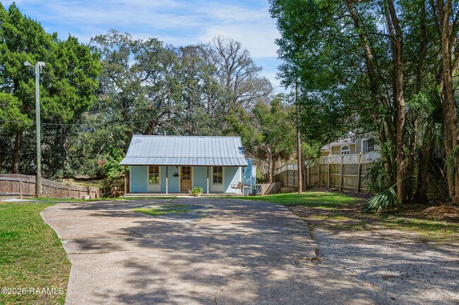 Photo - 421 E Main St