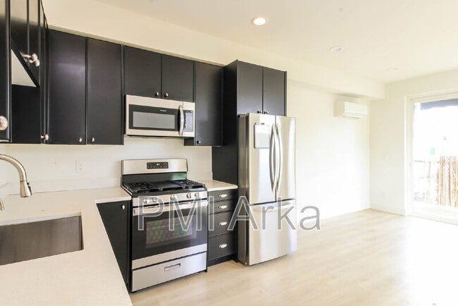 Photo - 909 28th Ave S