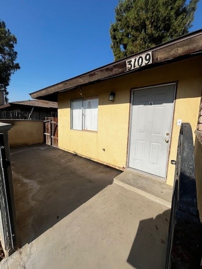 Building Photo - Edmonton St Unit #A Rental