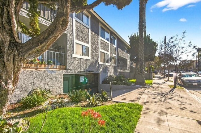 Photo - 240 W Verdugo Ave