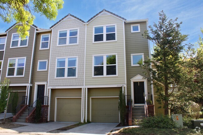 Building Photo - Stunning Forest Heights Home with Washer/D...