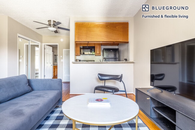 Photo - 14355 Huston St Unidad SI FL2-ID460