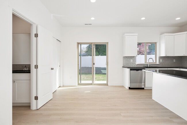 Photo - 1163 S Underwood St