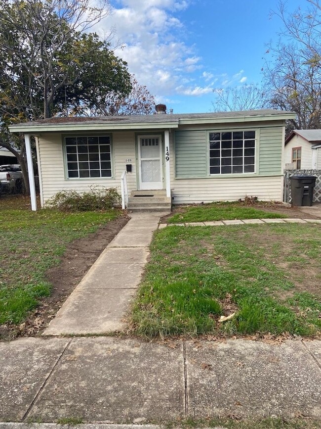 Building Photo - Updated Bungalow! Rental