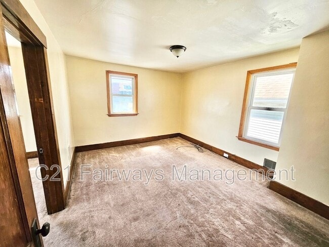 Photo - 1035 Lysle Ave