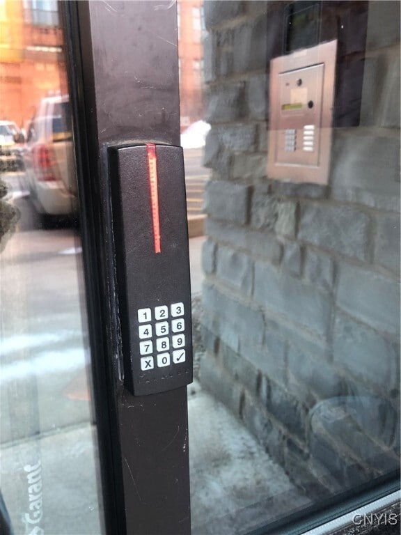 Photo - 721 N Clinton St