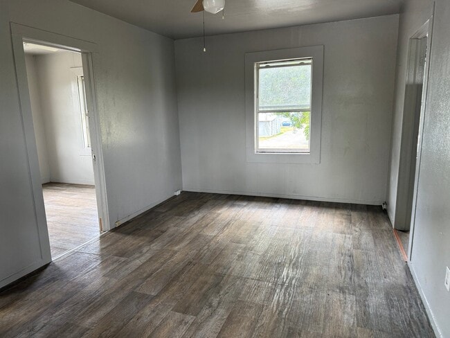 Photo - 613 N Eye St