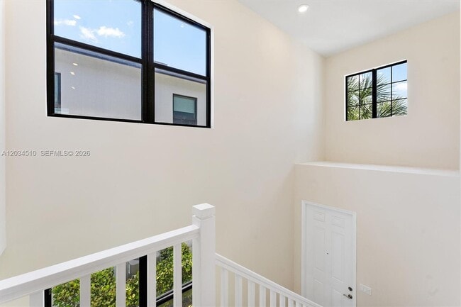Photo - 2485 Primrose Pl