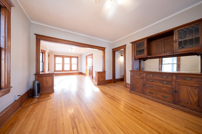 Building Photo - 507 W 33rd St