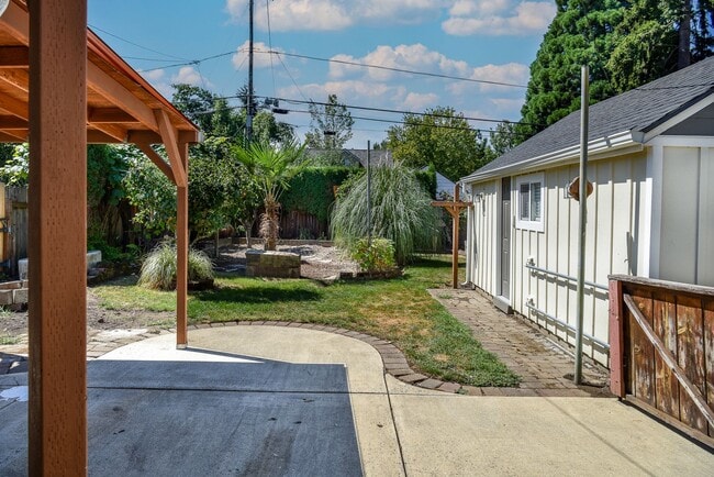 Photo - 4 Bedroom 2 Bathroom Home in Salem