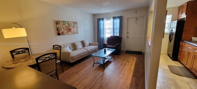 Building Photo - 415 NE 2nd St Unit 105 Rental