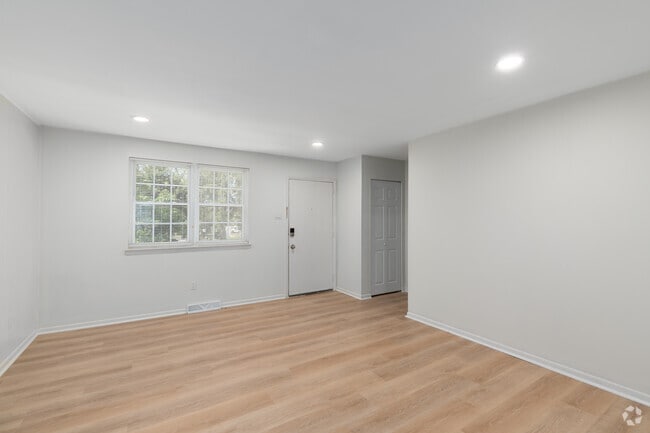 2BR, 1BA - 945SF - Living Room