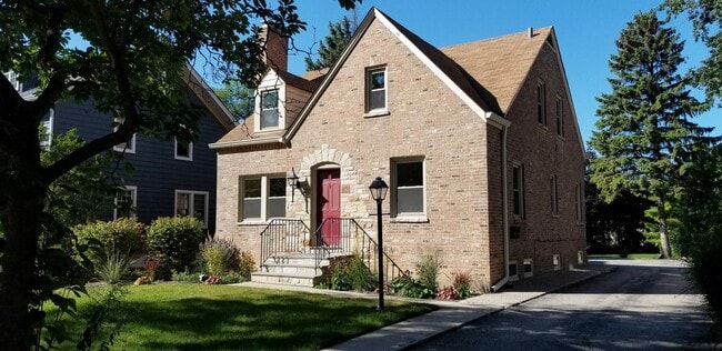 Front View - 679 Park Ave W