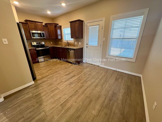 Photo - 9921 Landry Dr