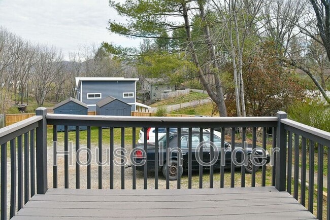 Photo - 580 Fairview Rd