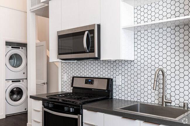 2BR, 2BA - 2G Penthouse Loft - Ora Apartments